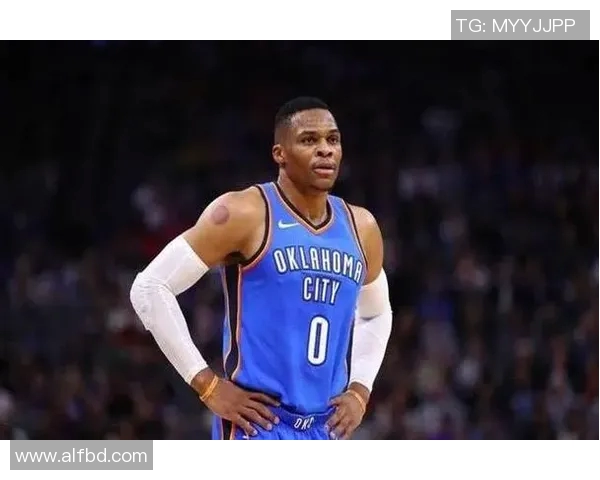 拉塞尔威斯布鲁克：从篮球天才到职业生涯的转折与挑战