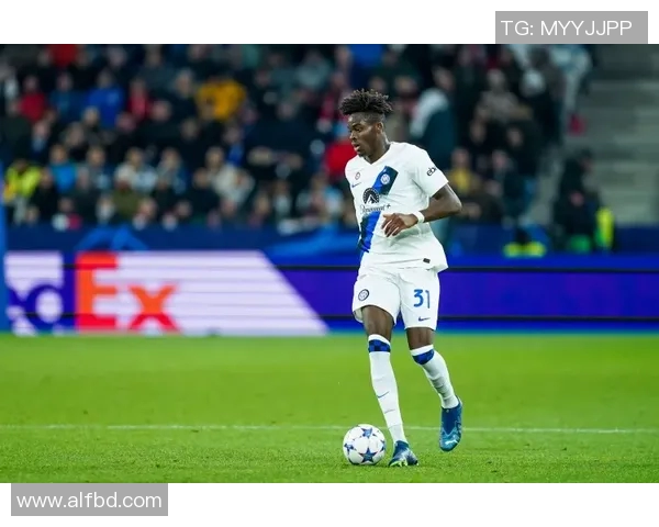 根本哈根与斯拉维亚的激烈对决揭示足球战术与团队协作的重要性