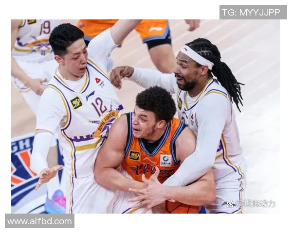 沈梓捷：从青涩少年到篮球场上的闪耀明星之路