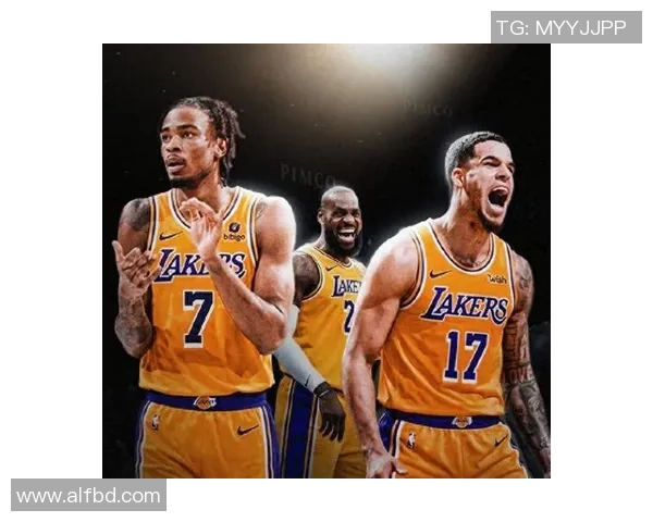 湖人对掘金的激烈对决正在进行中球迷们热情高涨期待精彩瞬间 湖人对掘金的激烈对决正在进行中球迷们热情高涨期待精彩瞬间