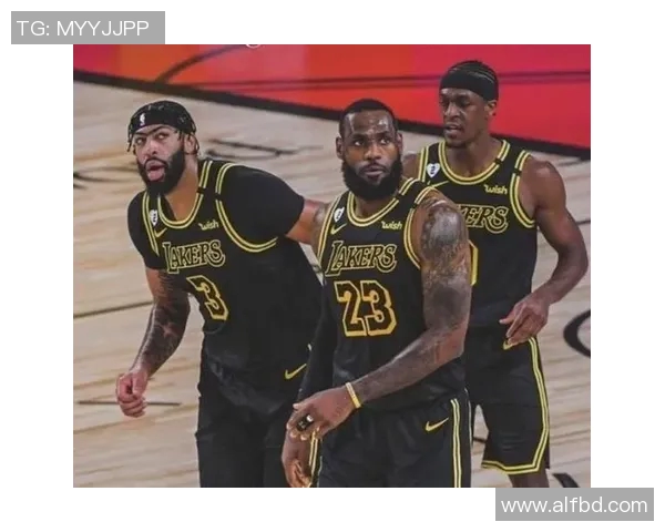 热火对湖人精彩对决黑白直播全程回顾与分析 热火对湖人精彩对决黑白直播全程回顾与分析