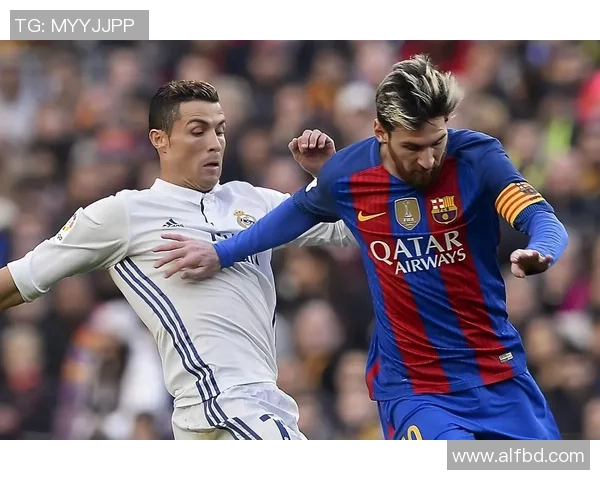 皇马与巴黎巅峰对决精彩回放全景解析与精彩瞬间回顾 皇马与巴黎巅峰对决精彩回放全景解析与精彩瞬间回顾