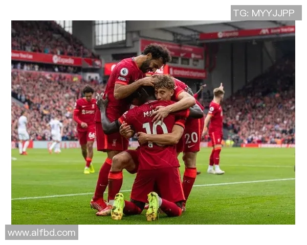 利物浦与斯图加特激情对决展现足球魅力与团队精神