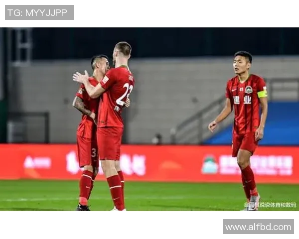 卓尔与建业激战正酣实况比赛精彩瞬间回顾与分析