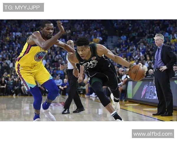 杜兰特与字母哥的巅峰对决谁能在NBA赛场上笑到最后 杜兰特与字母哥的巅峰对决谁能在NBA赛场上笑到最后